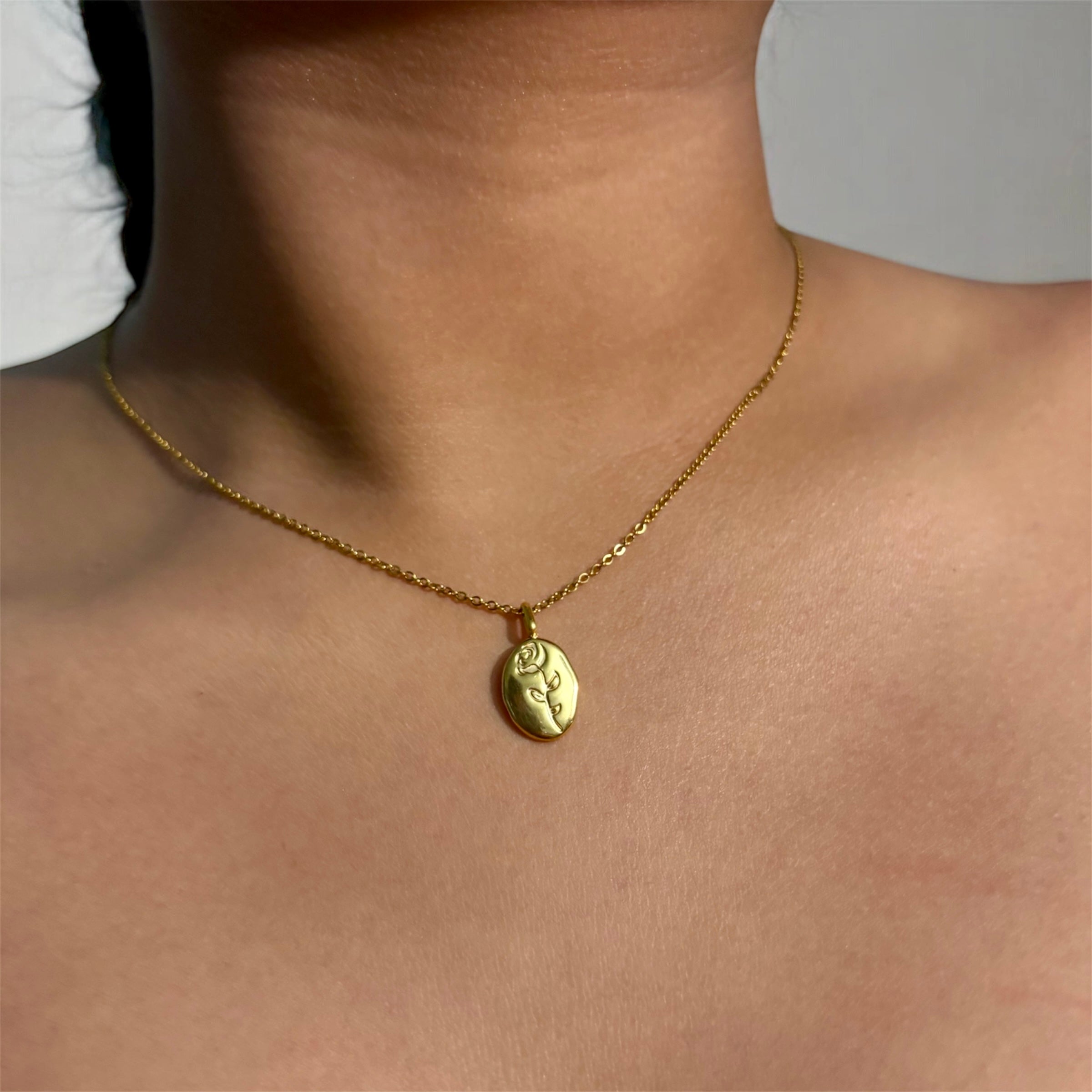 Silva Rose Necklace